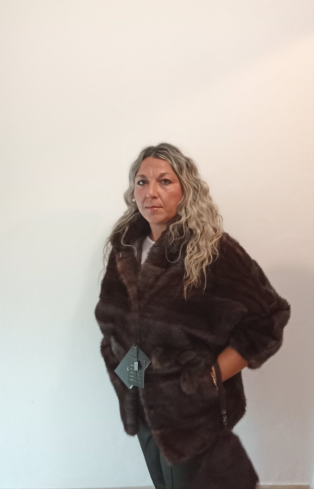 Mantella di visone con cappuccio e cintura