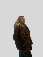 Mantella di visone con cappuccio e cintura