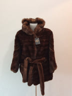 Mantella di visone con cappuccio e cintura