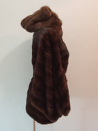 Mantella di visone con cappuccio e cintura